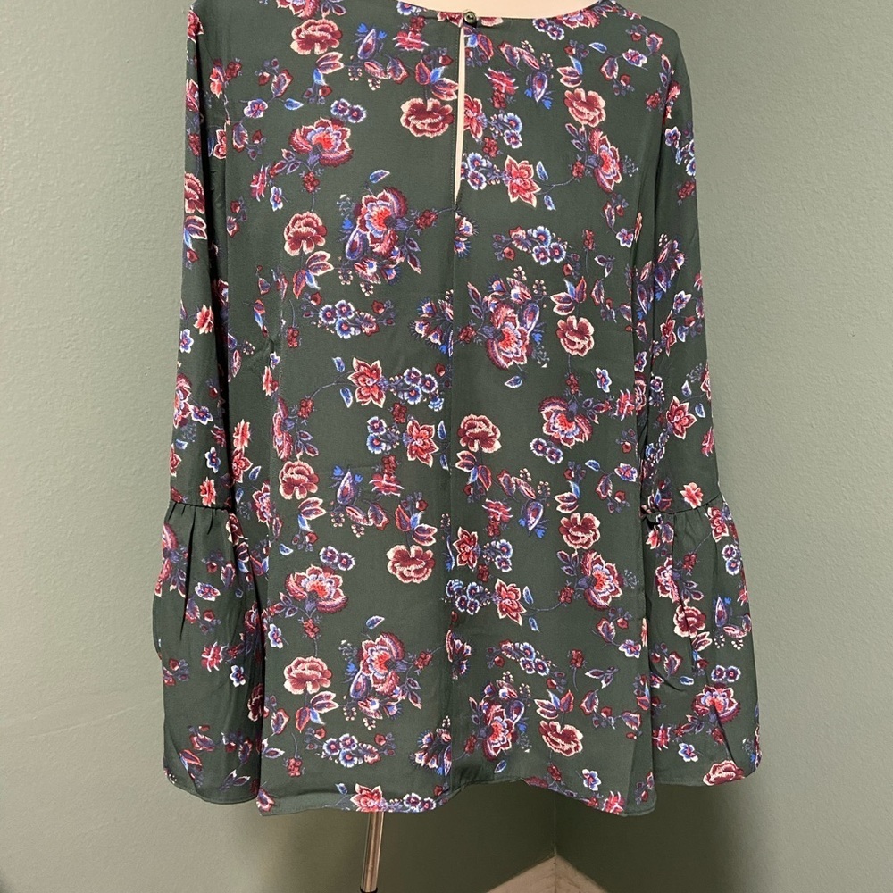 💎Beautiful Emma & Olivia Boho flower print blouse